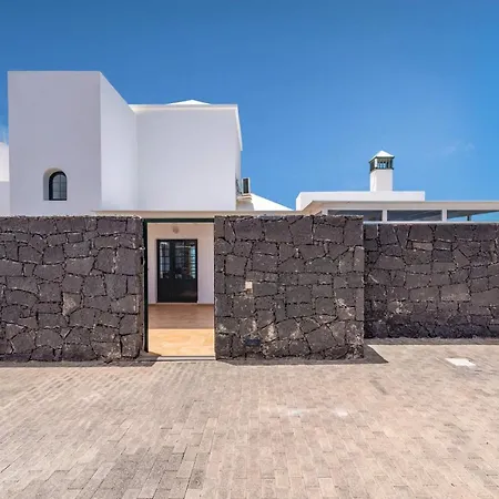 Jessica Lanzarote By ヴィラ